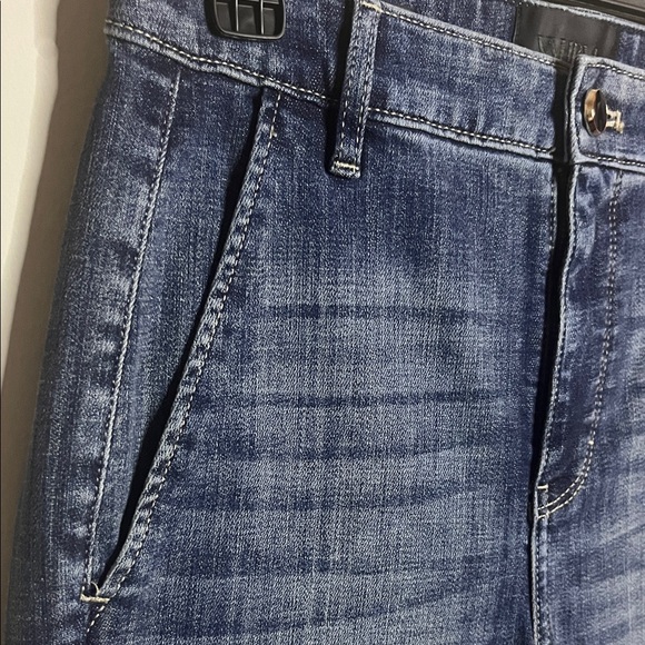 White House Black Market Blue Extra-High Rise Wide Flare Leg  Everyday Soft Jean - Picture 4 of 10